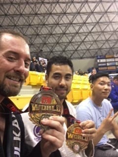 Monty Martin showing his medal at the SJJIF Jiu-Jitsu Worldchampionship 2016 together with Professor Gino Silanoe and teammate Youn Chang